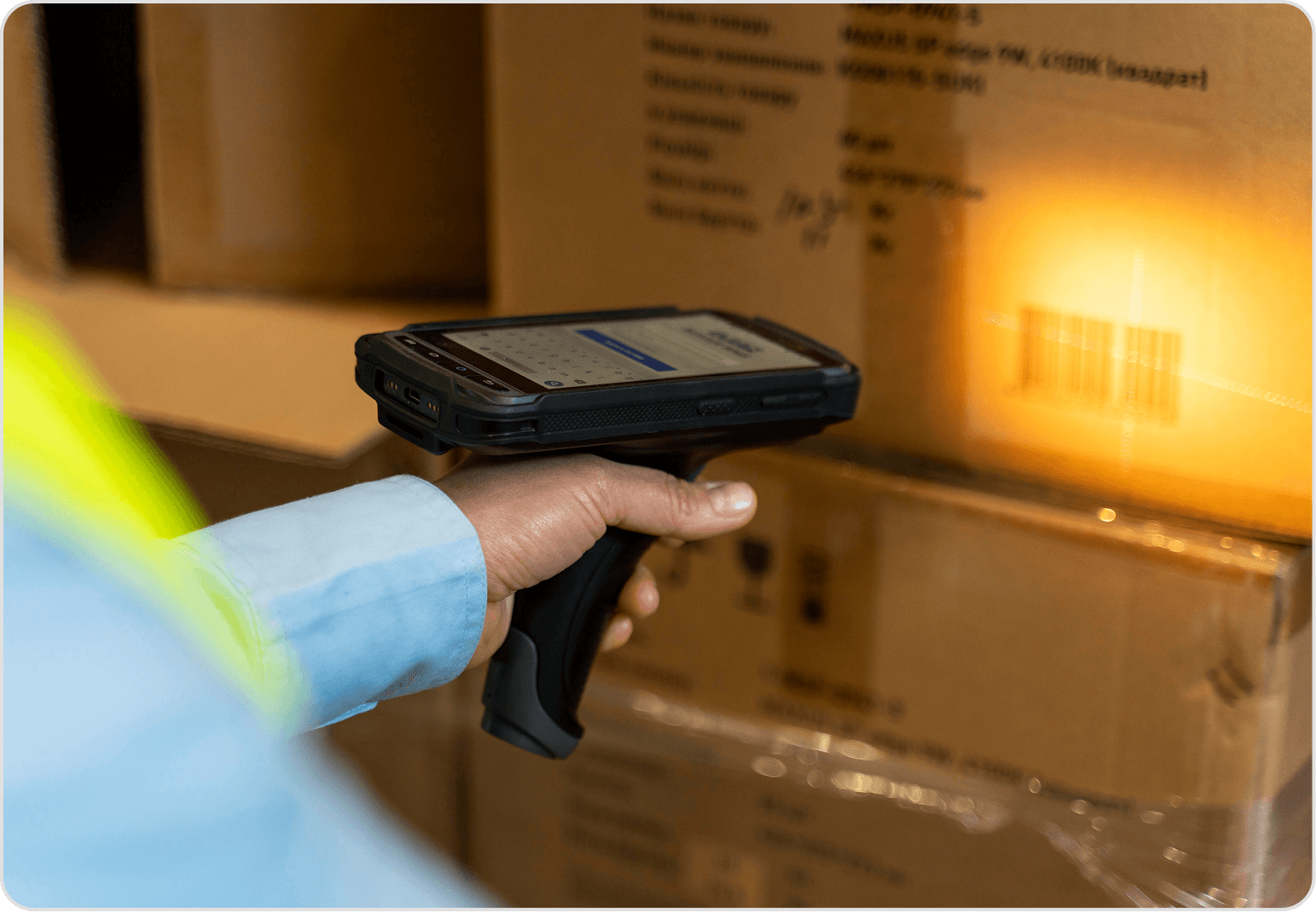Φορητό τερματικό barcode σε αποθήκη